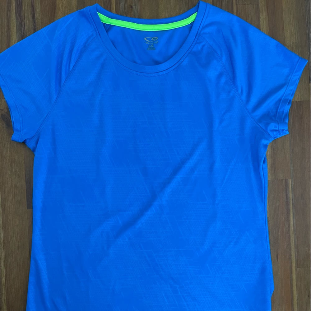 Brilliant blue workout shirt, size women’s large